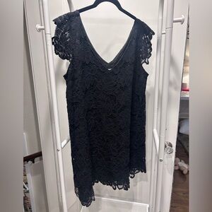 BB Dakota Black Floral Lace V-Neck Dress